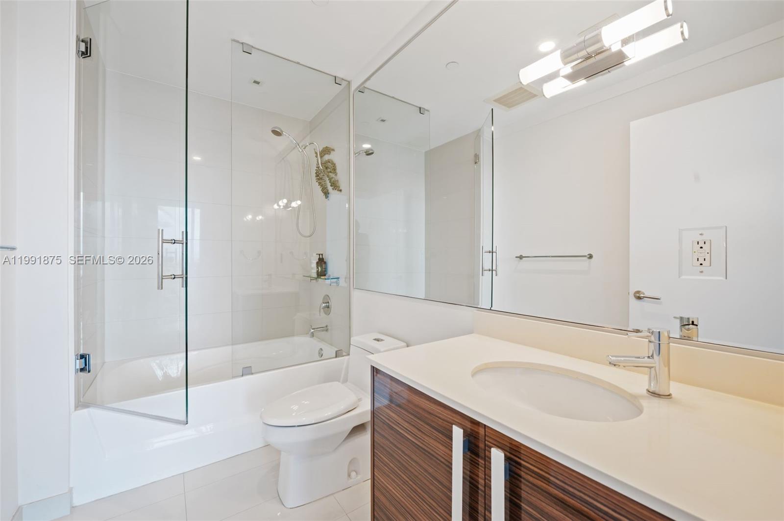 PARAMOUNT BAY CONDO - Residential