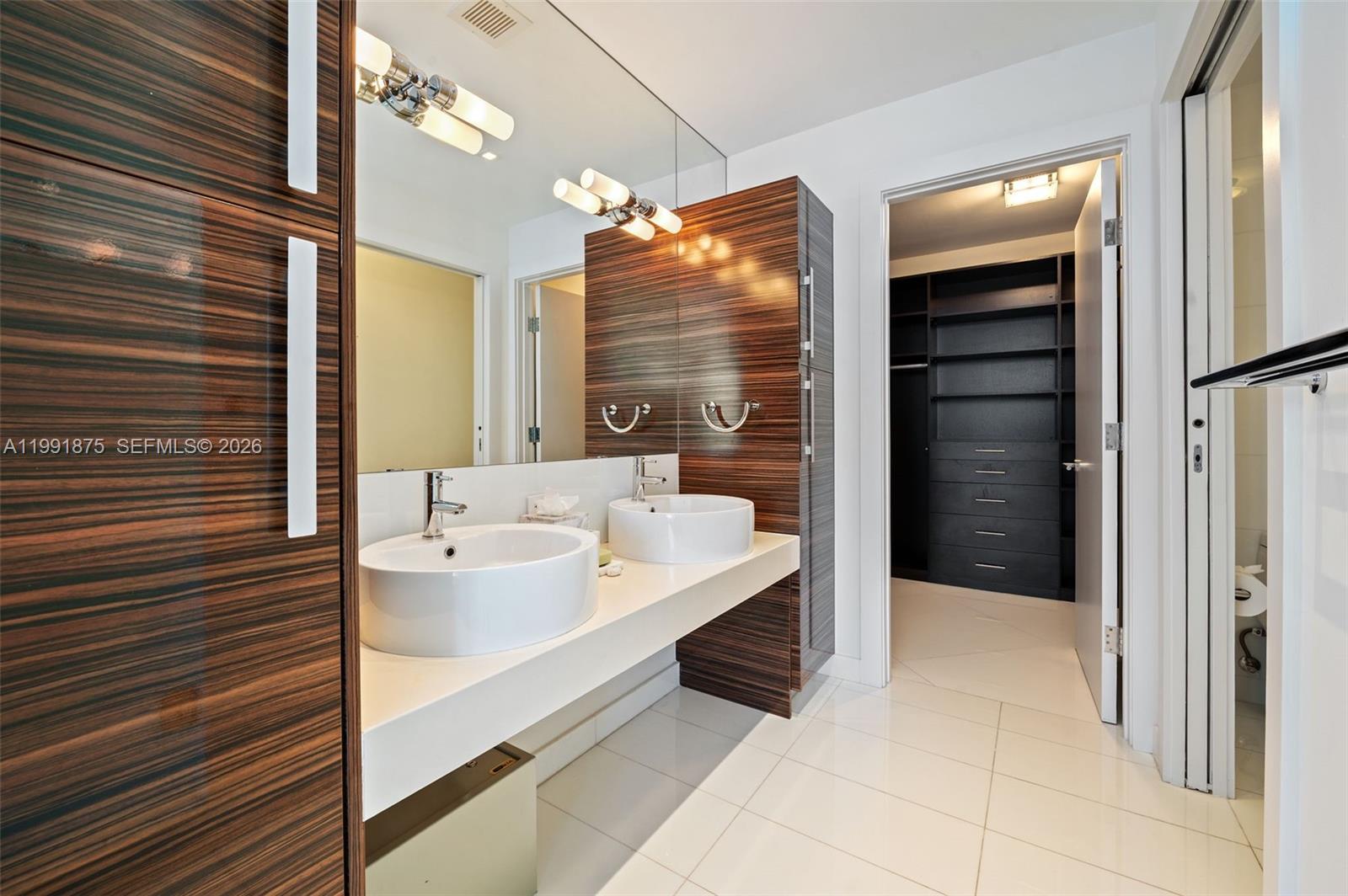 PARAMOUNT BAY CONDO - Residential