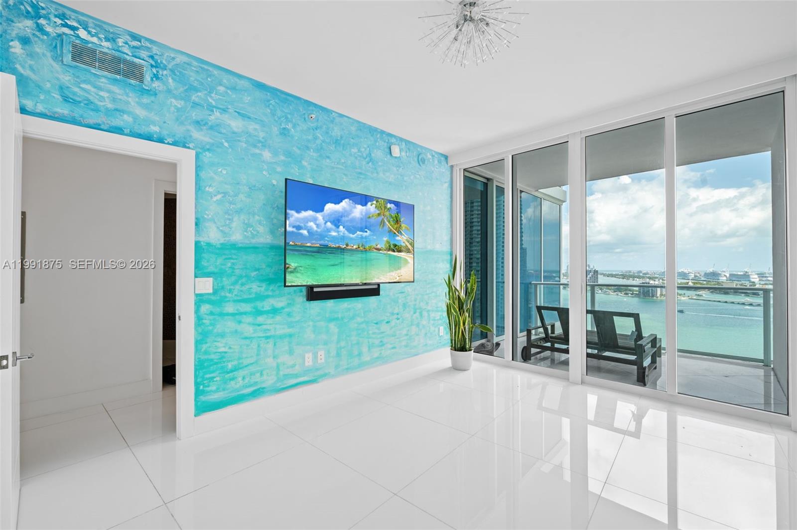 PARAMOUNT BAY CONDO - Residential