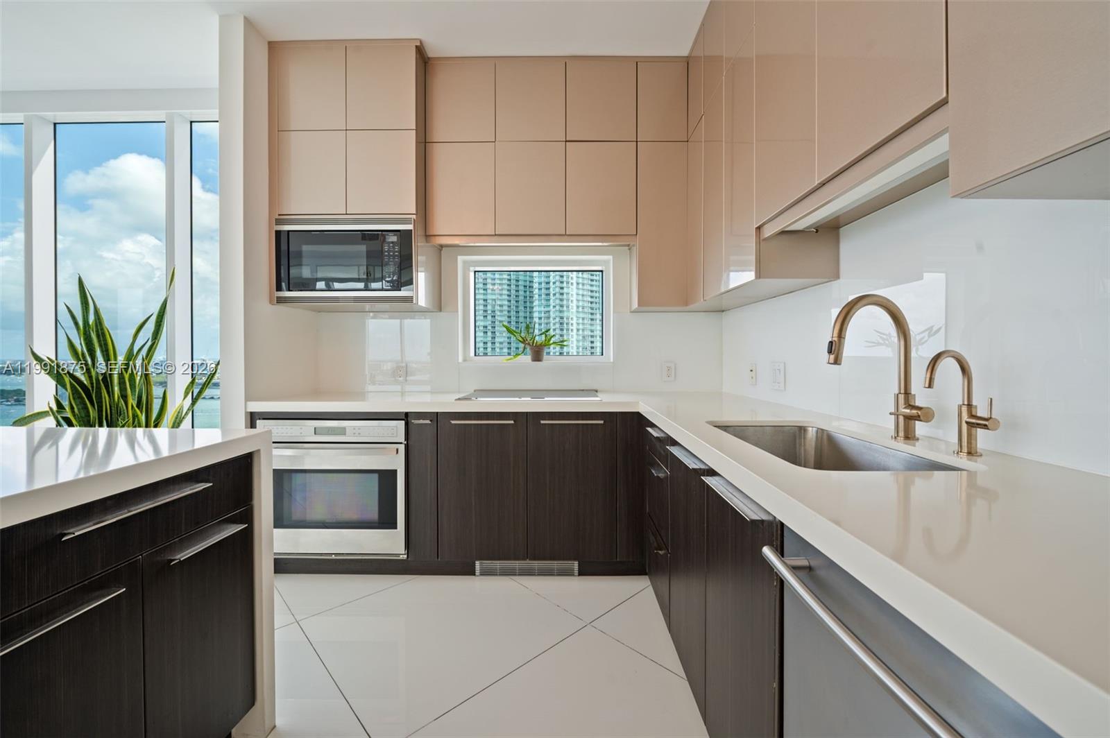 PARAMOUNT BAY CONDO - Residential