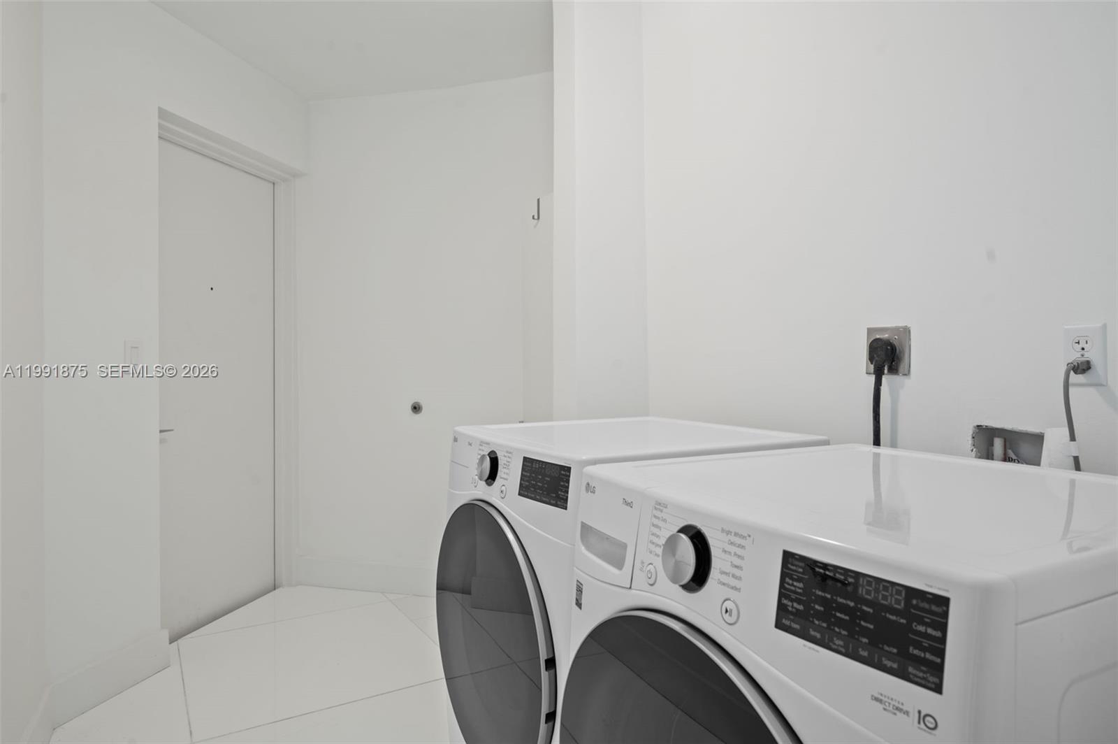 PARAMOUNT BAY CONDO - Residential