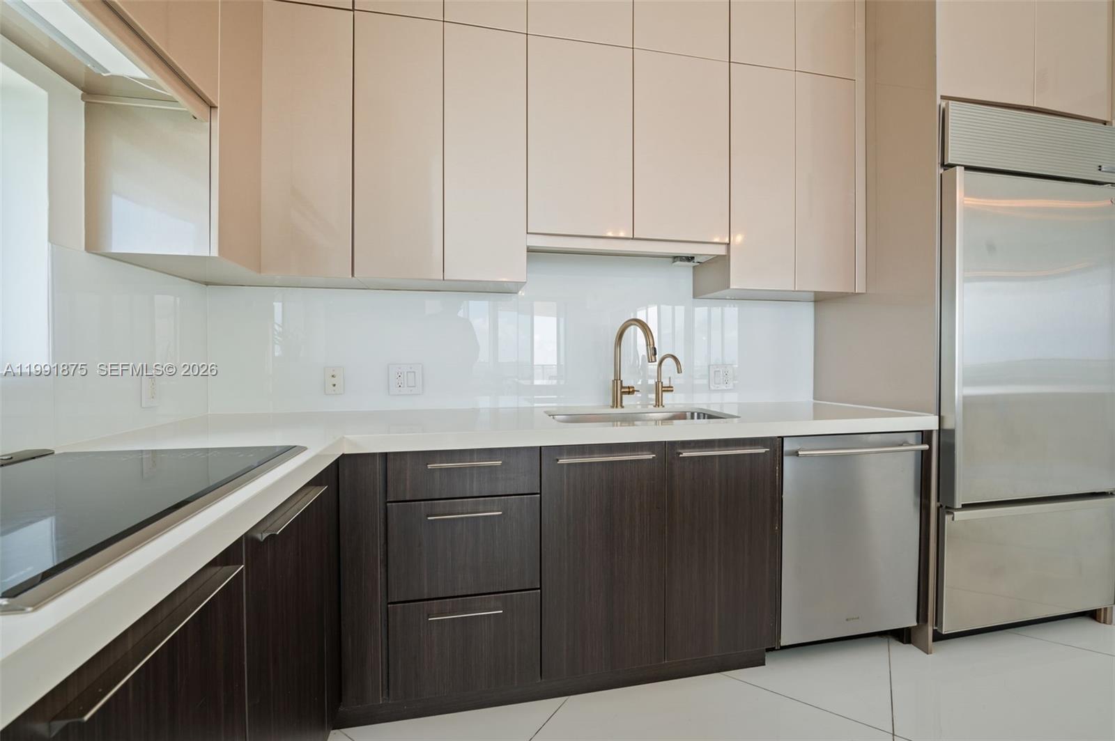 PARAMOUNT BAY CONDO - Residential