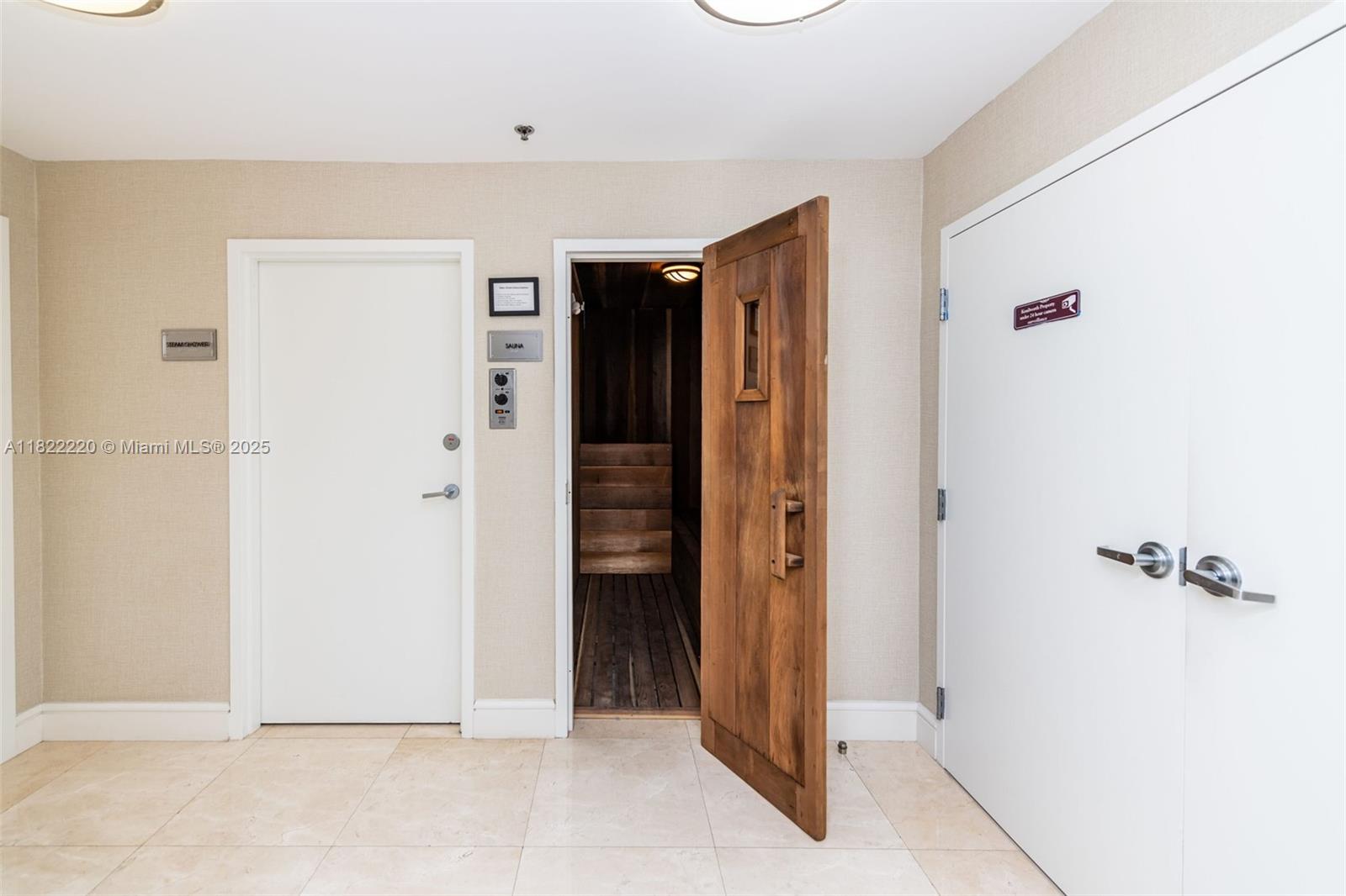 KENILWORTH CONDO - Residential