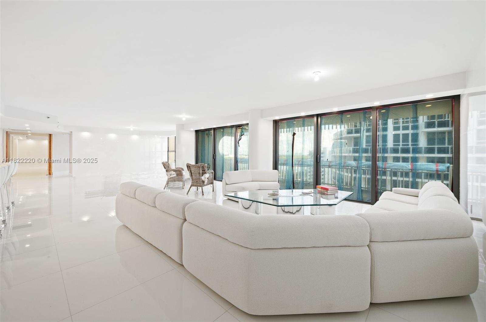 KENILWORTH CONDO - Residential