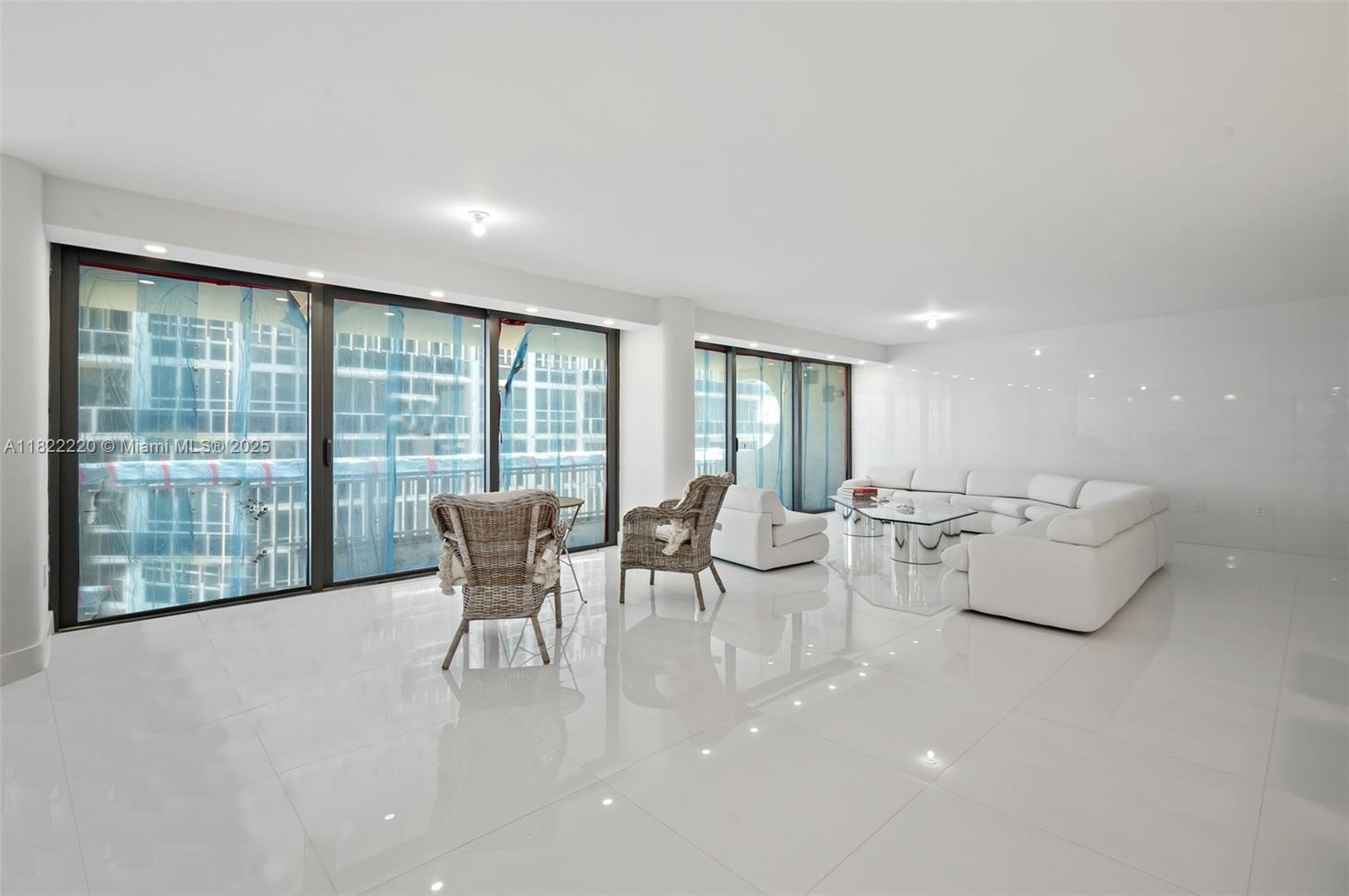 KENILWORTH CONDO - Residential