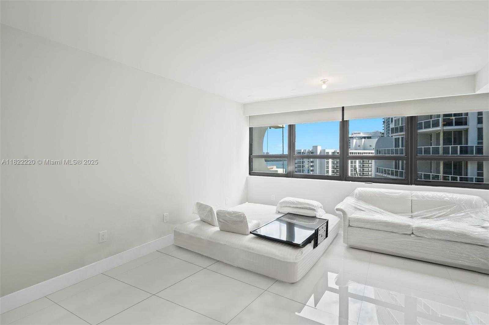 KENILWORTH CONDO - Residential