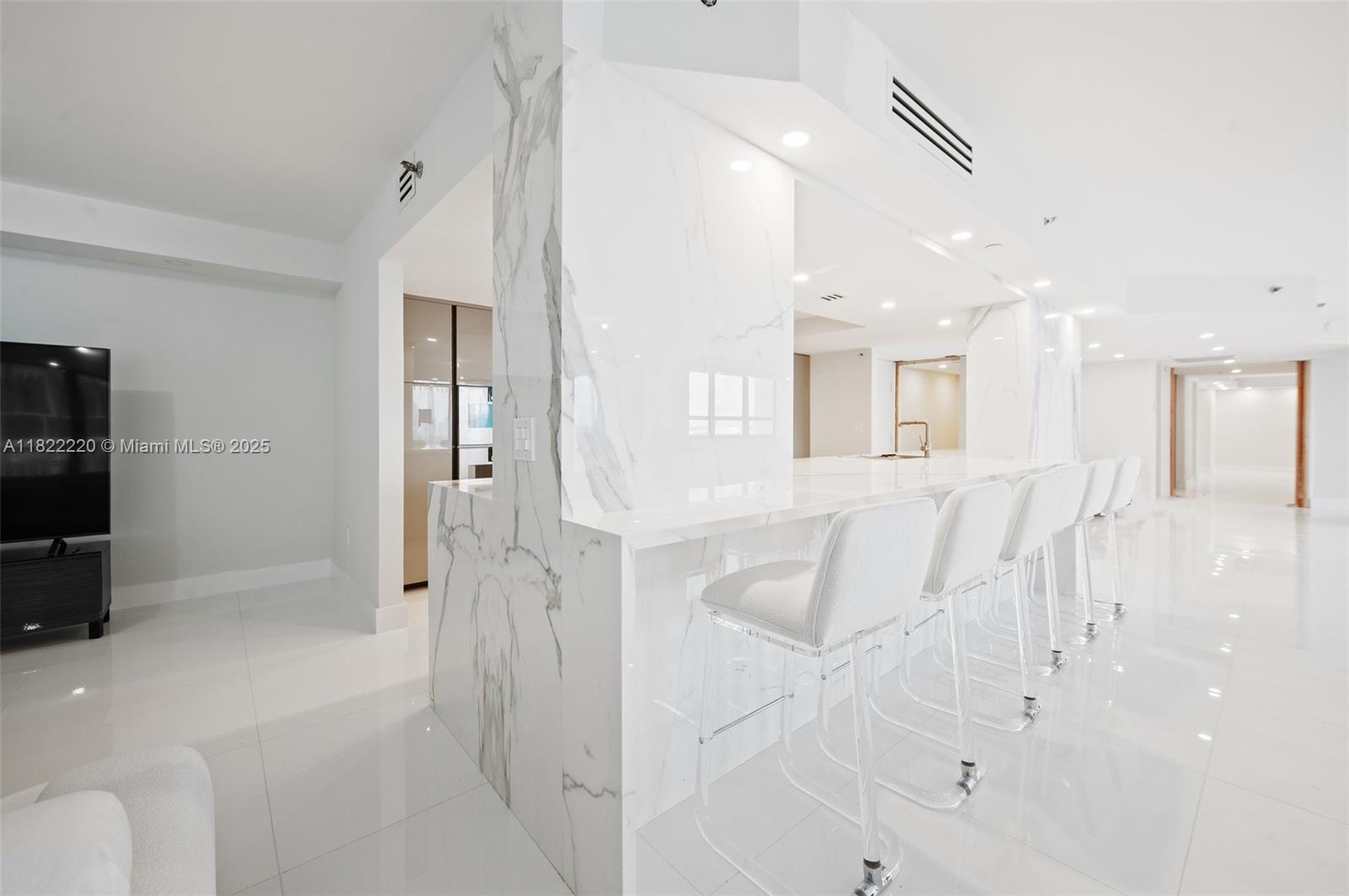 KENILWORTH CONDO - Residential