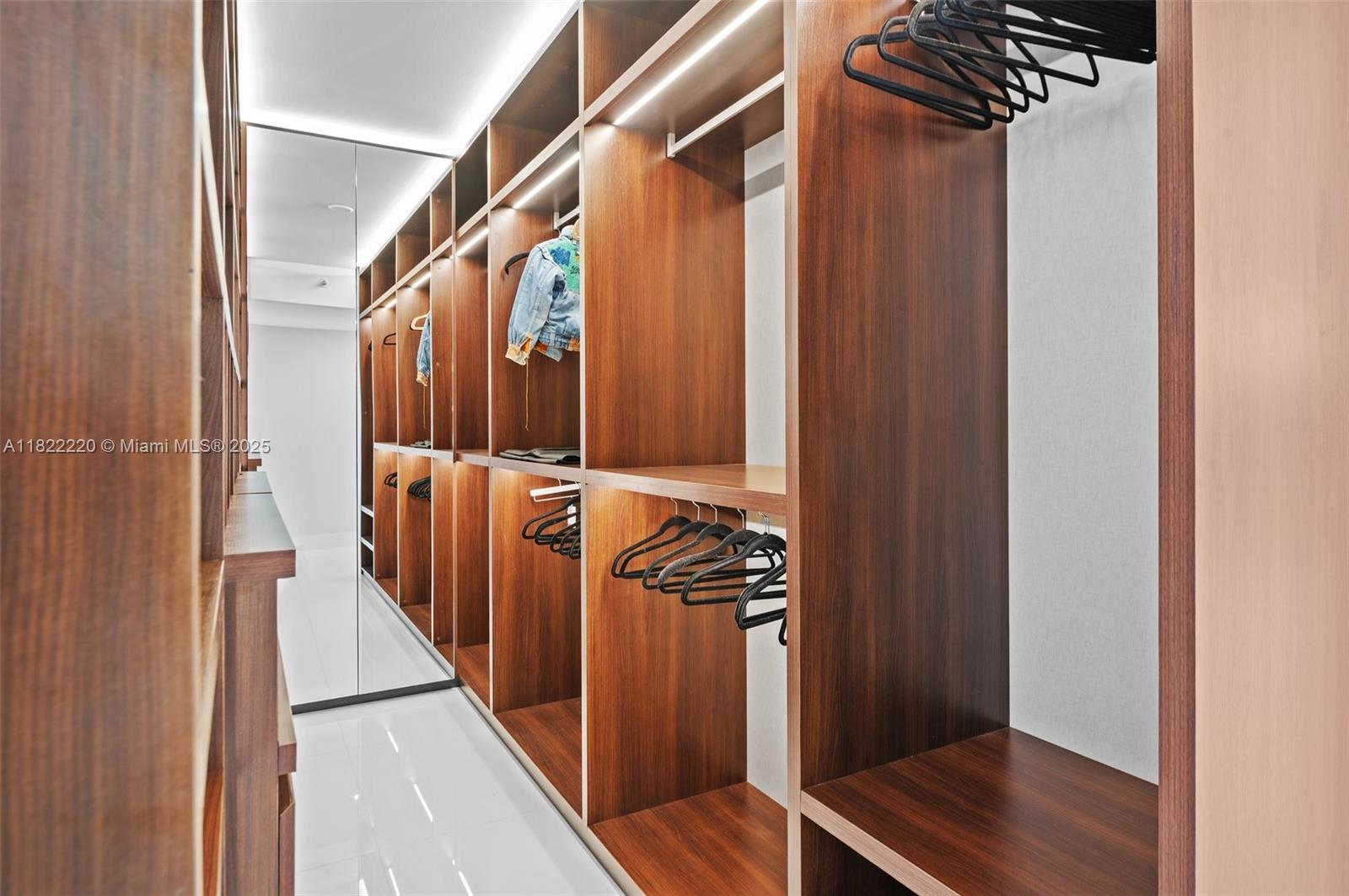 KENILWORTH CONDO - Residential