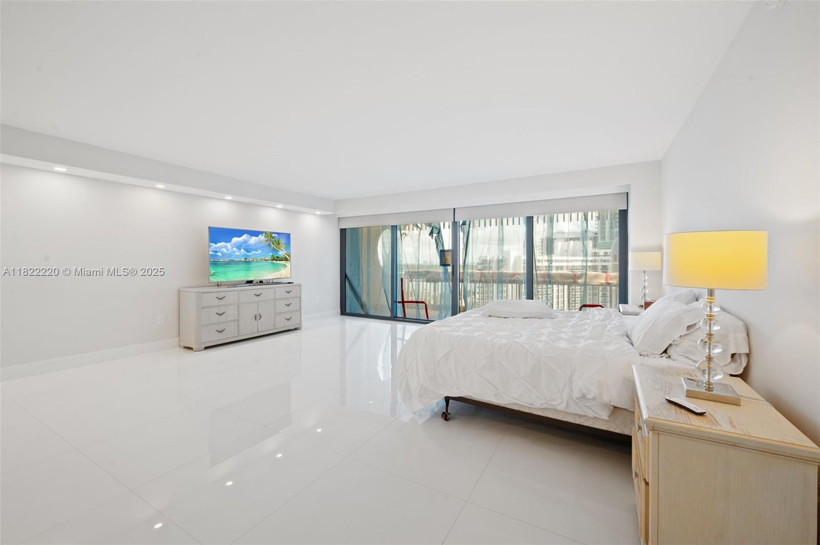 KENILWORTH CONDO - Residential