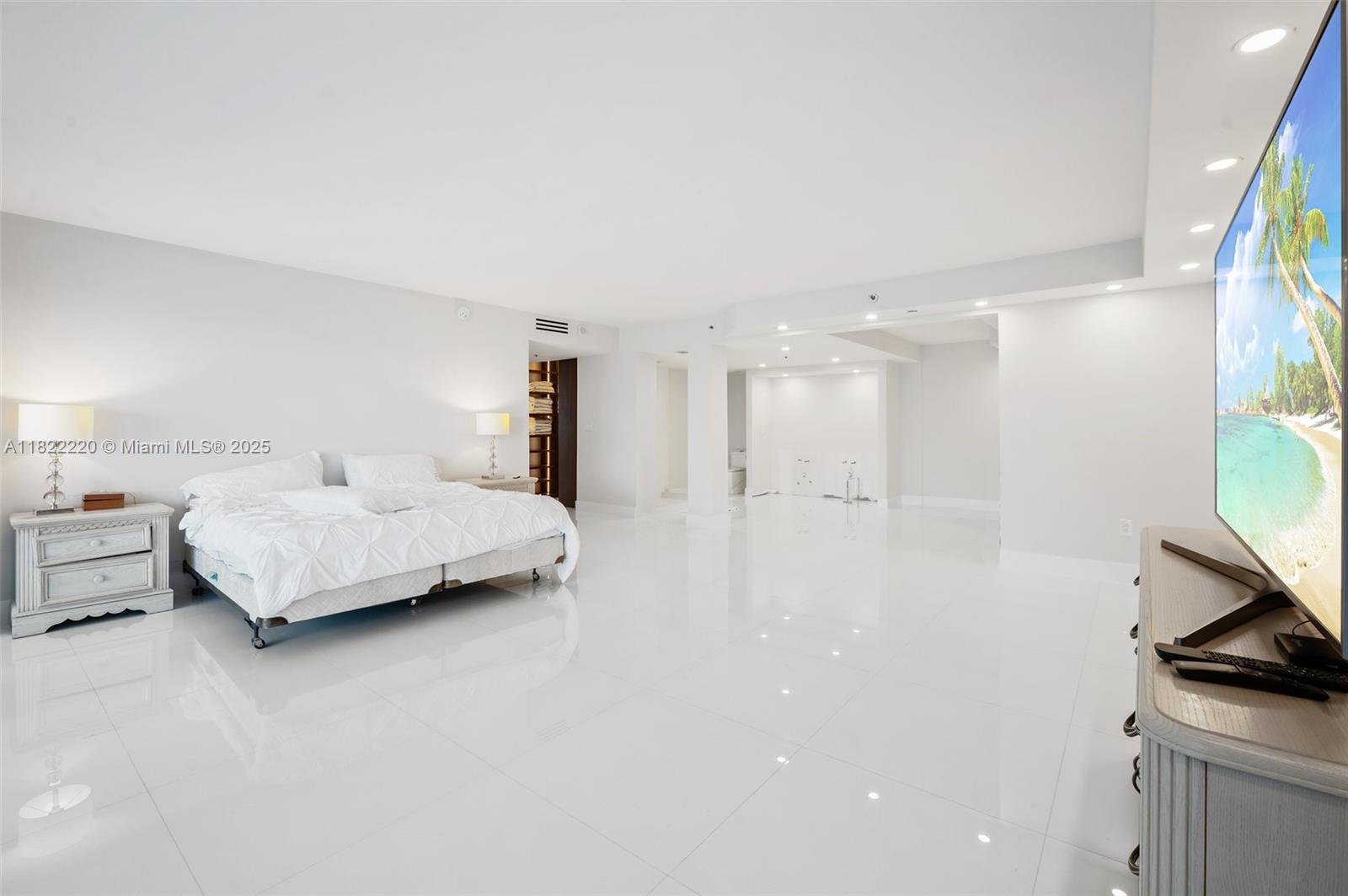 KENILWORTH CONDO - Residential