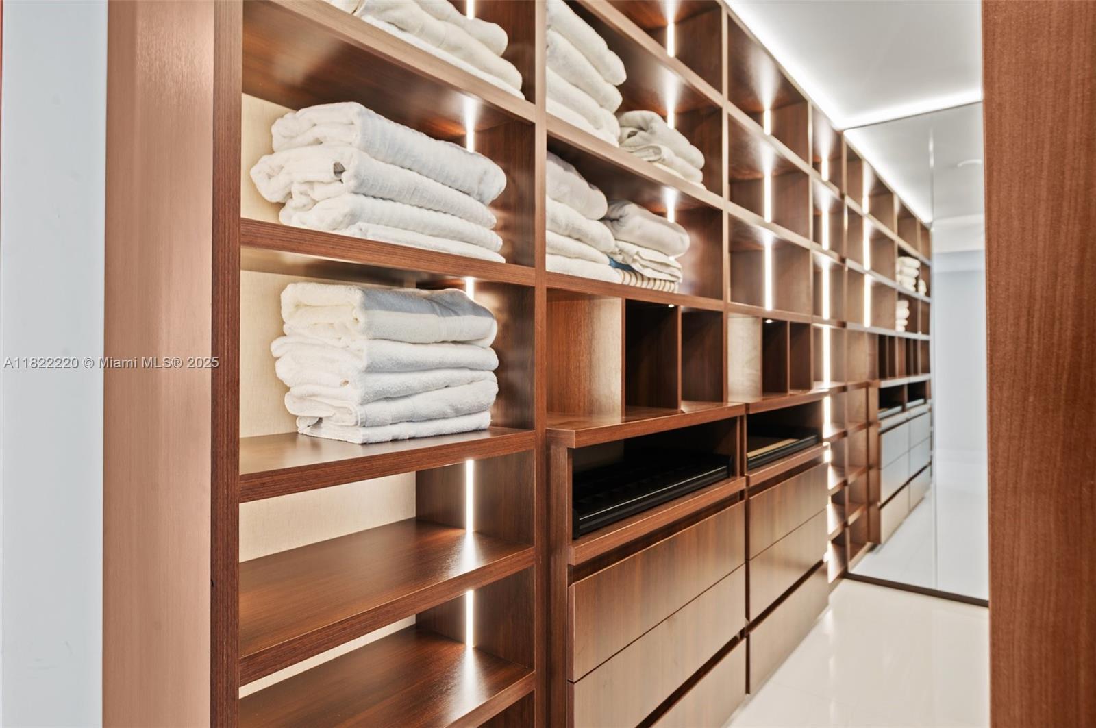 KENILWORTH CONDO - Residential