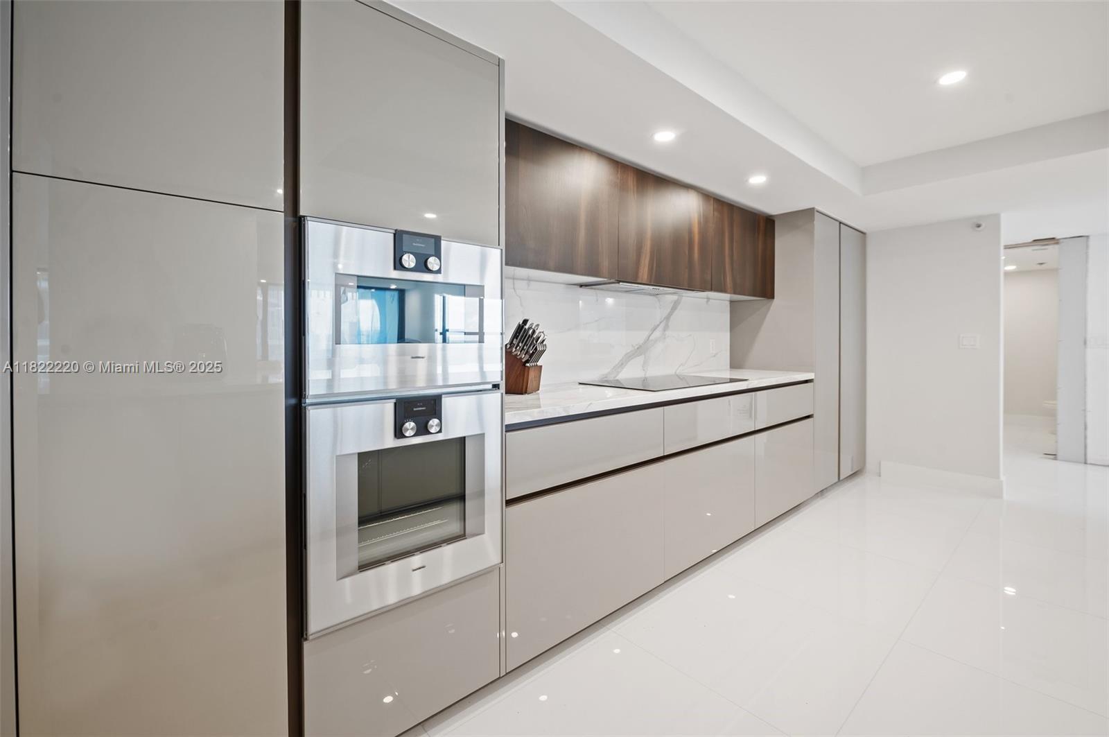 KENILWORTH CONDO - Residential