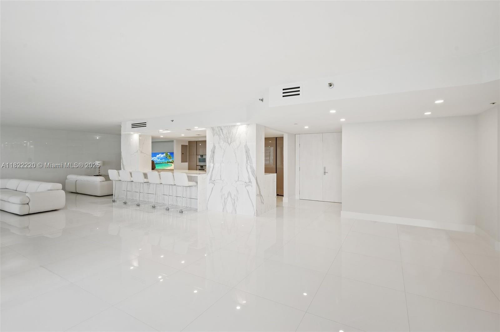 KENILWORTH CONDO - Residential