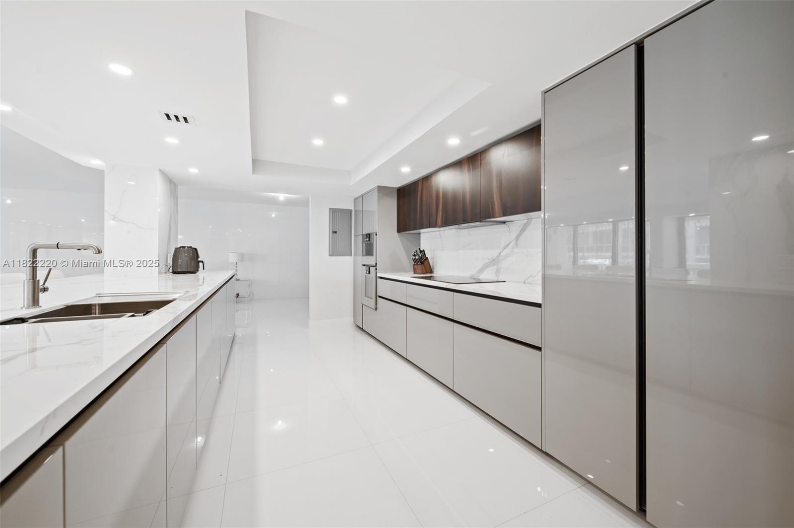 KENILWORTH CONDO - Residential