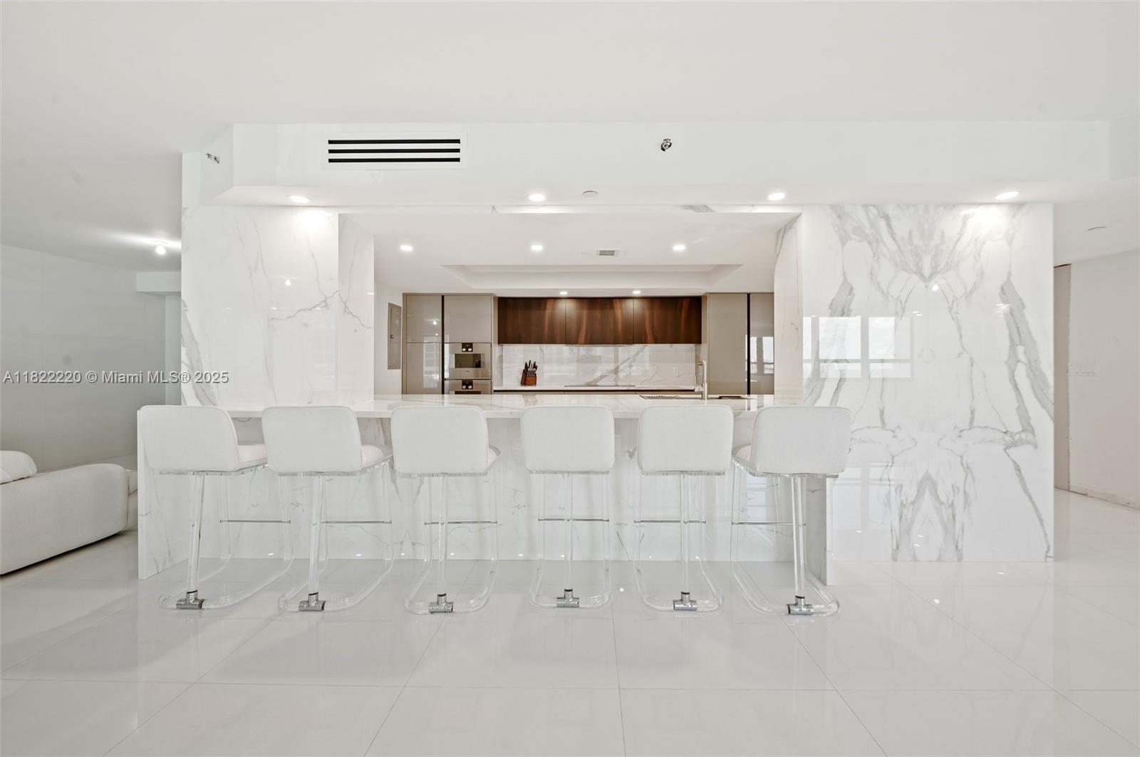 KENILWORTH CONDO - Residential