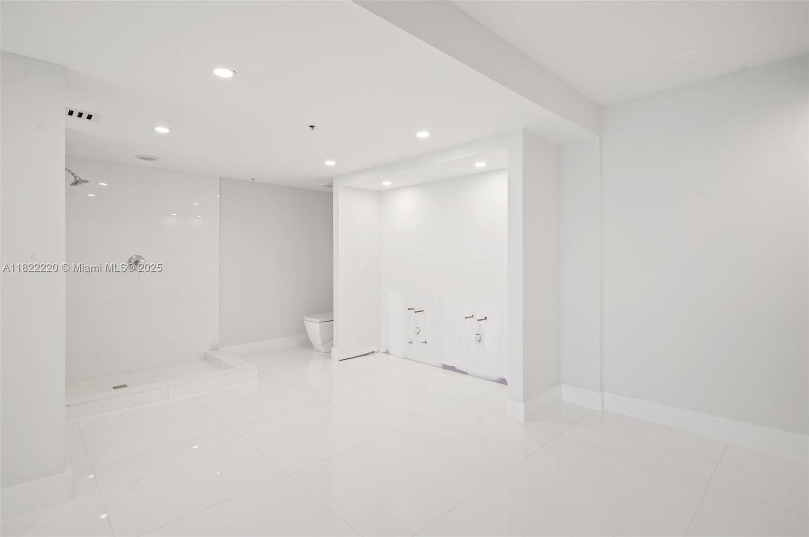 KENILWORTH CONDO - Residential