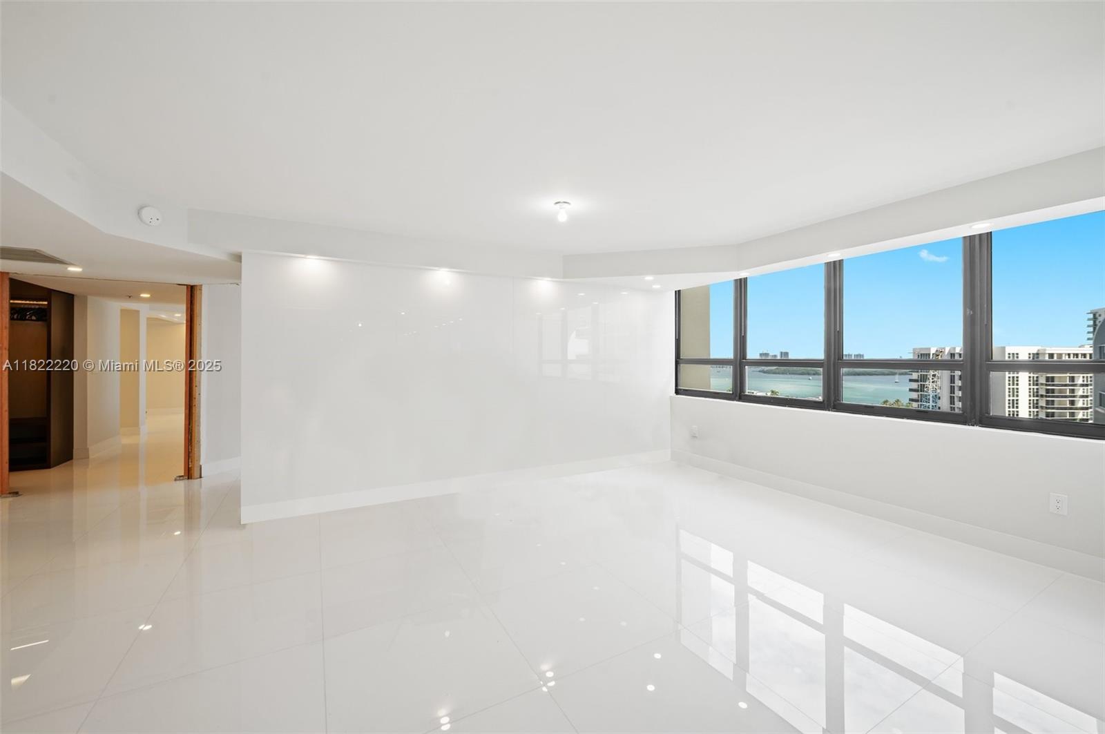 KENILWORTH CONDO - Residential