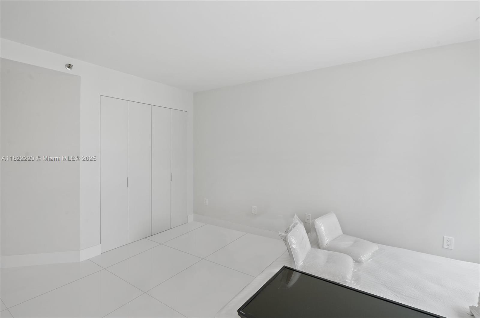 KENILWORTH CONDO - Residential