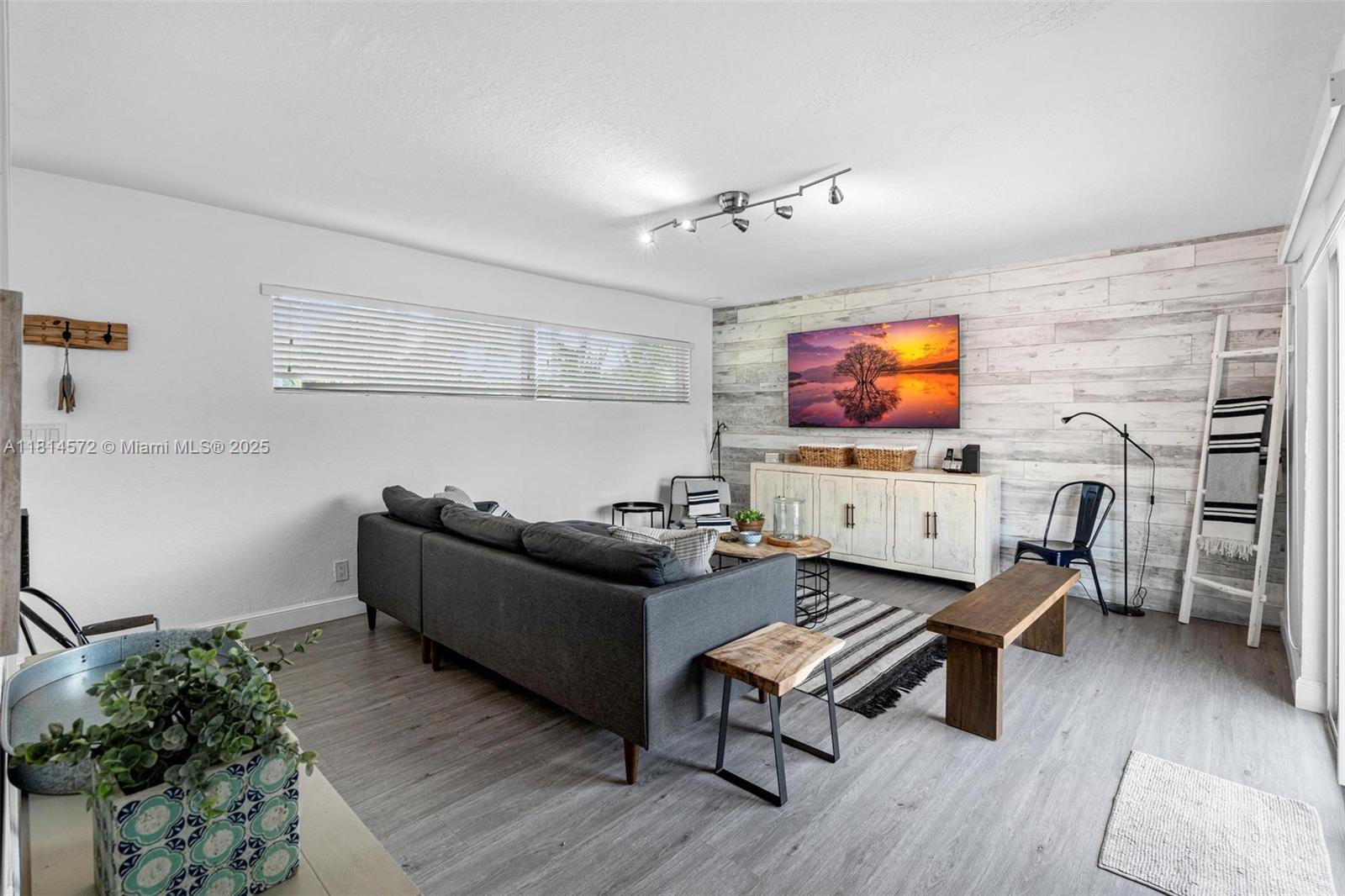 KIMBERLY LAKE VILLAS - Residential