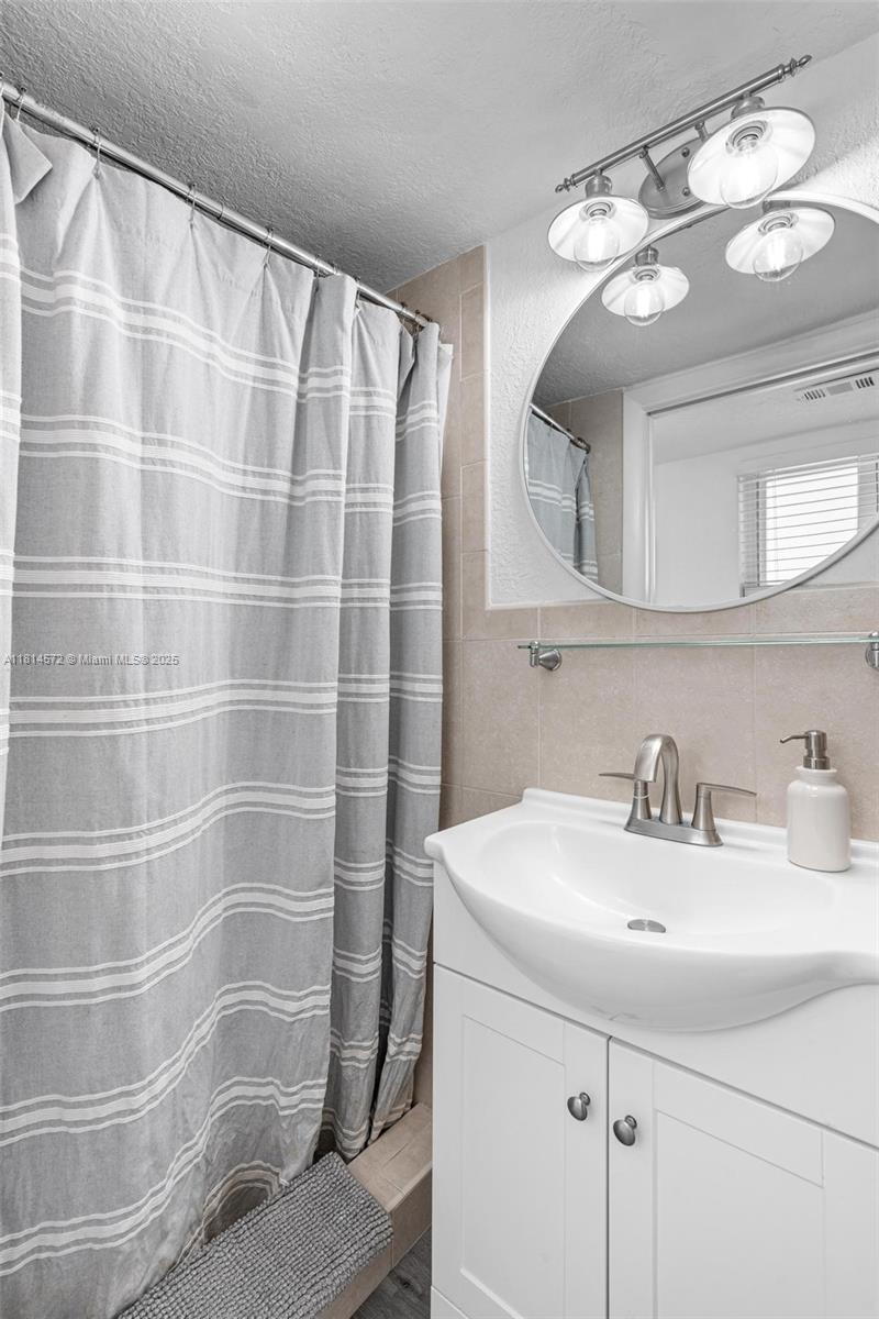 KIMBERLY LAKE VILLAS - Residential