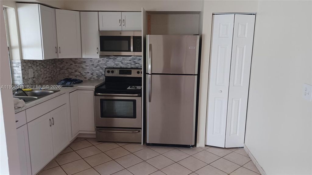 Photo of Hollywood, FL 33021 (MLS # A11990313)