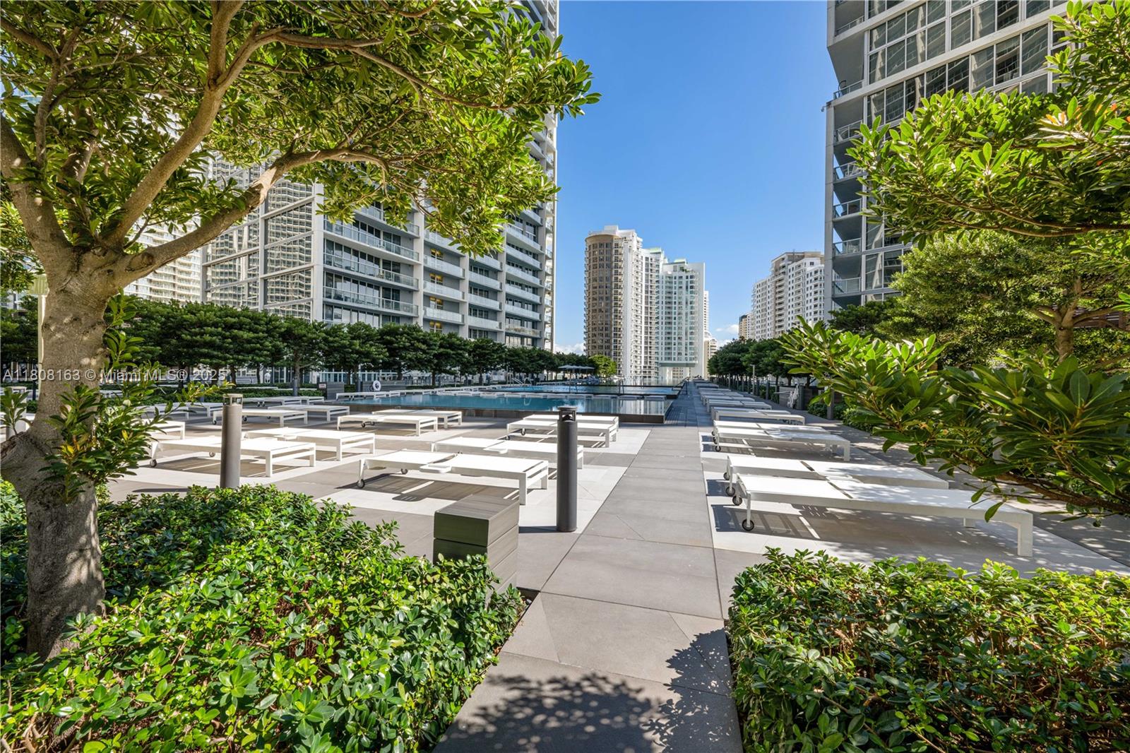 Property for Sale at 485 Brickell Ave 1604, Miami, Broward County, Florida - Bedrooms: 2 
Bathrooms: 2  - $1,100,000
