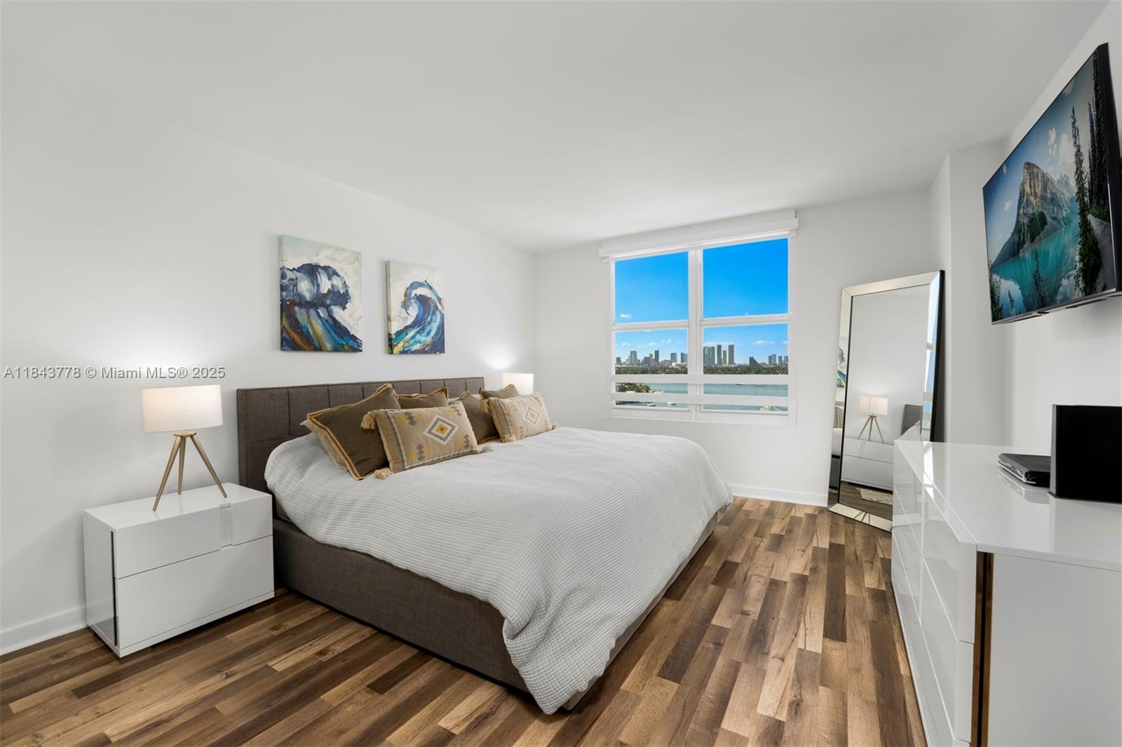 SUNSET HARBOUR SOUTH COND - Residential Lease