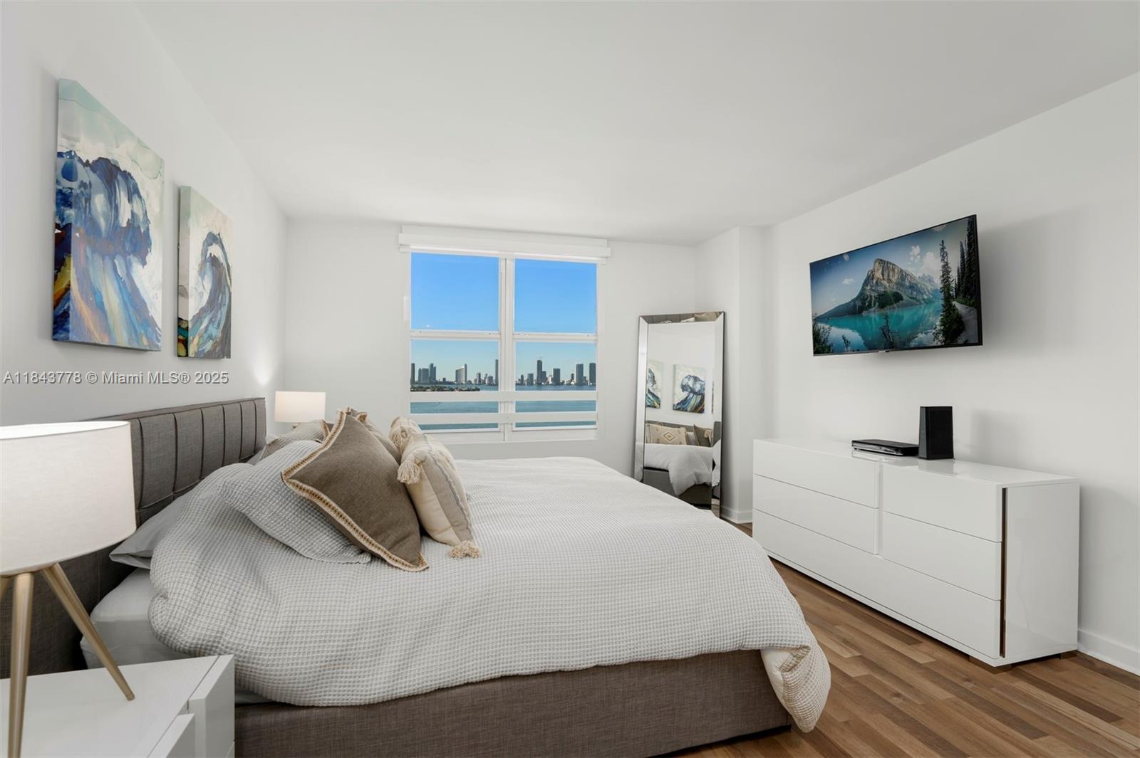 SUNSET HARBOUR SOUTH COND - Residential Lease