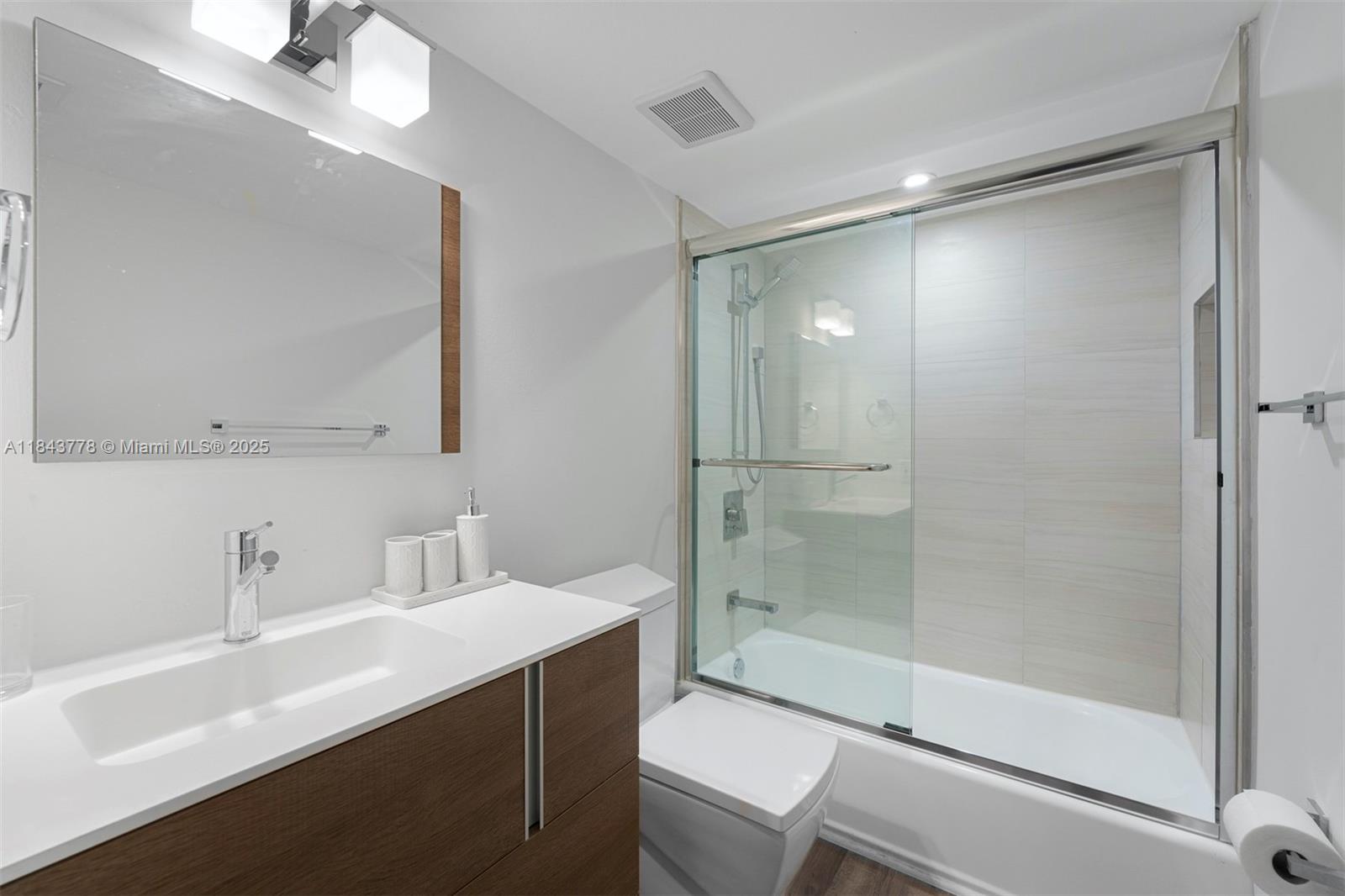 SUNSET HARBOUR SOUTH COND - Residential Lease