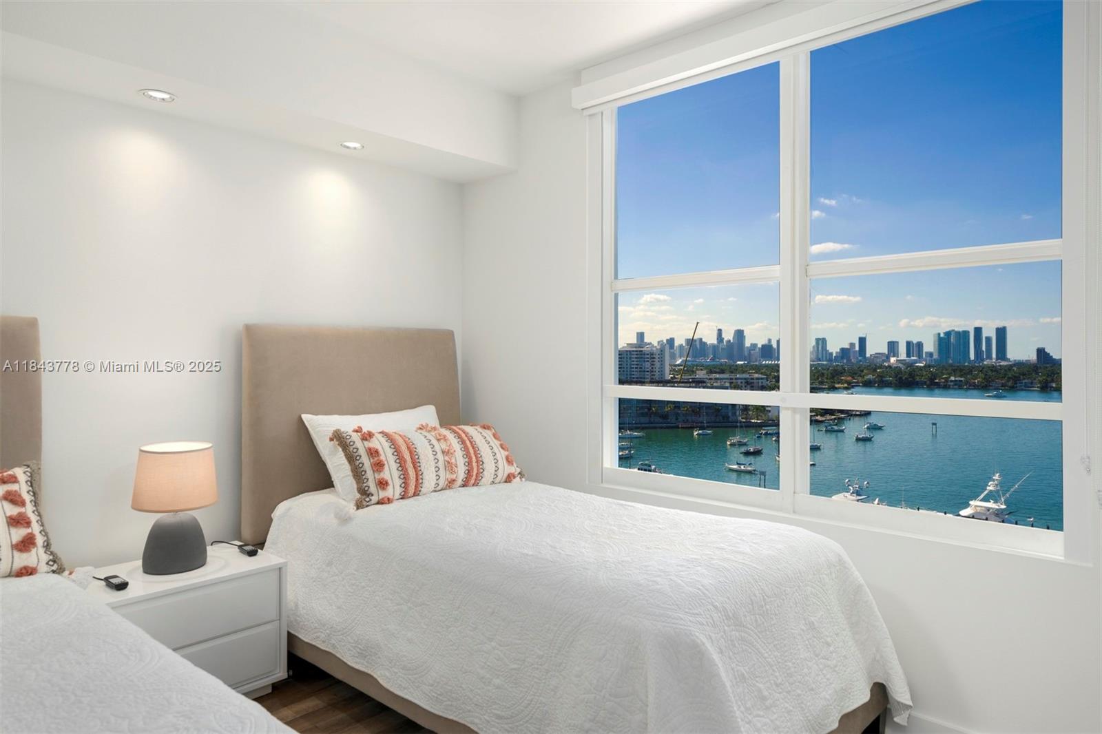 SUNSET HARBOUR SOUTH COND - Residential Lease