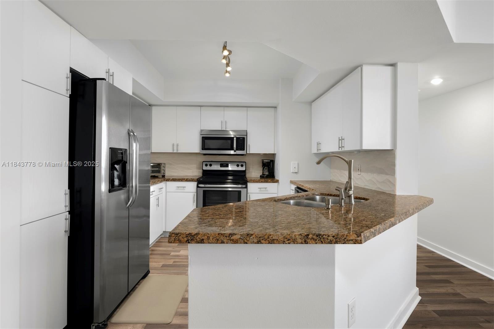 SUNSET HARBOUR SOUTH COND - Residential Lease