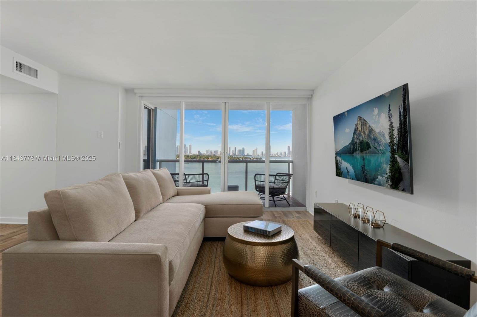 1800 Sunset Harbour Dr 1208