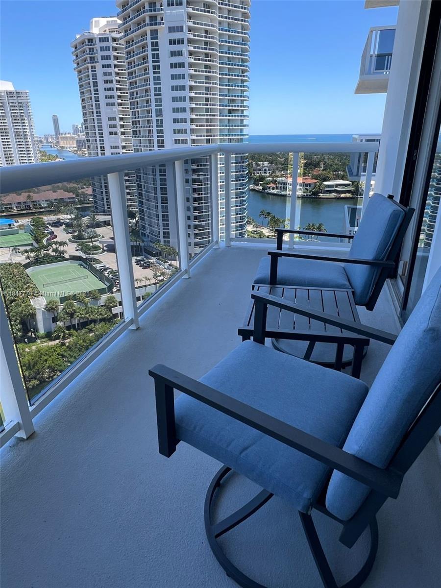Rental Property at 20505 E Country Club Dr 1932, Aventura, Miami-Dade County, Florida - Bedrooms: 2 
Bathrooms: 2  - $2,900 MO.