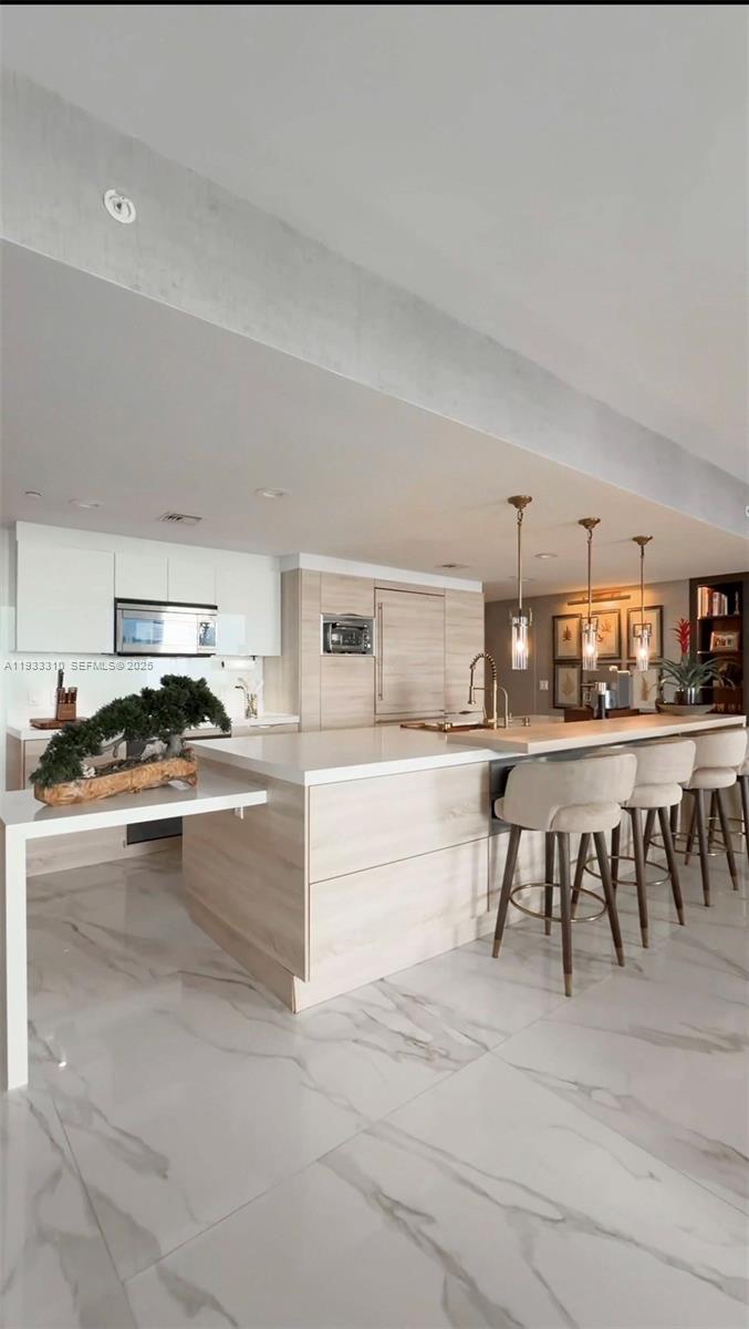 THE HARBOUR SOUTH CONDO - Residential