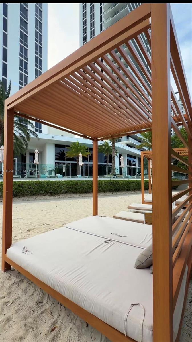 THE HARBOUR SOUTH CONDO - Residential