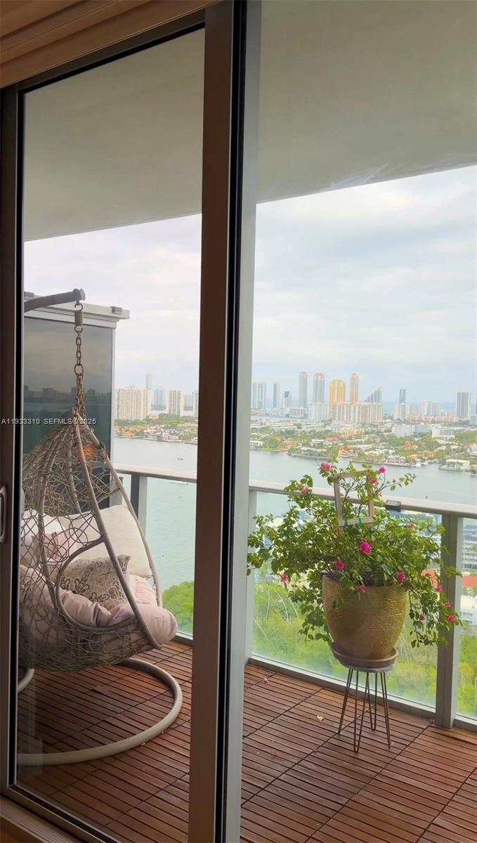 THE HARBOUR SOUTH CONDO - Residential