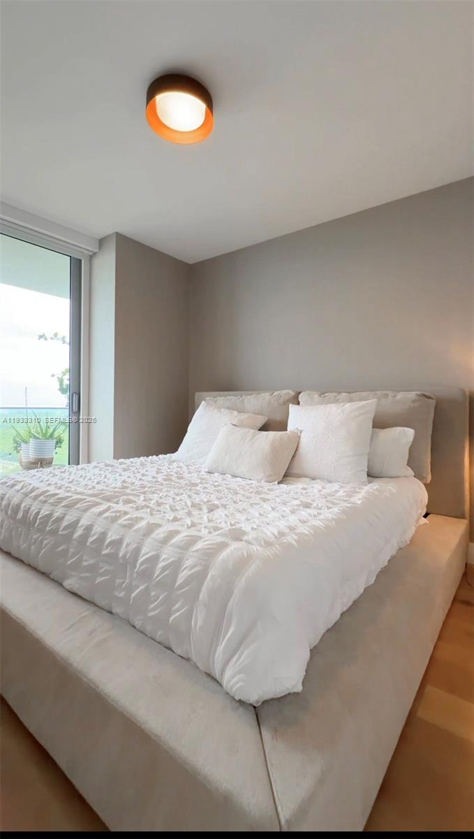 THE HARBOUR SOUTH CONDO - Residential