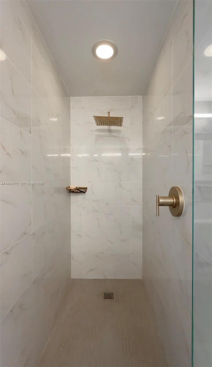 THE HARBOUR SOUTH CONDO - Residential