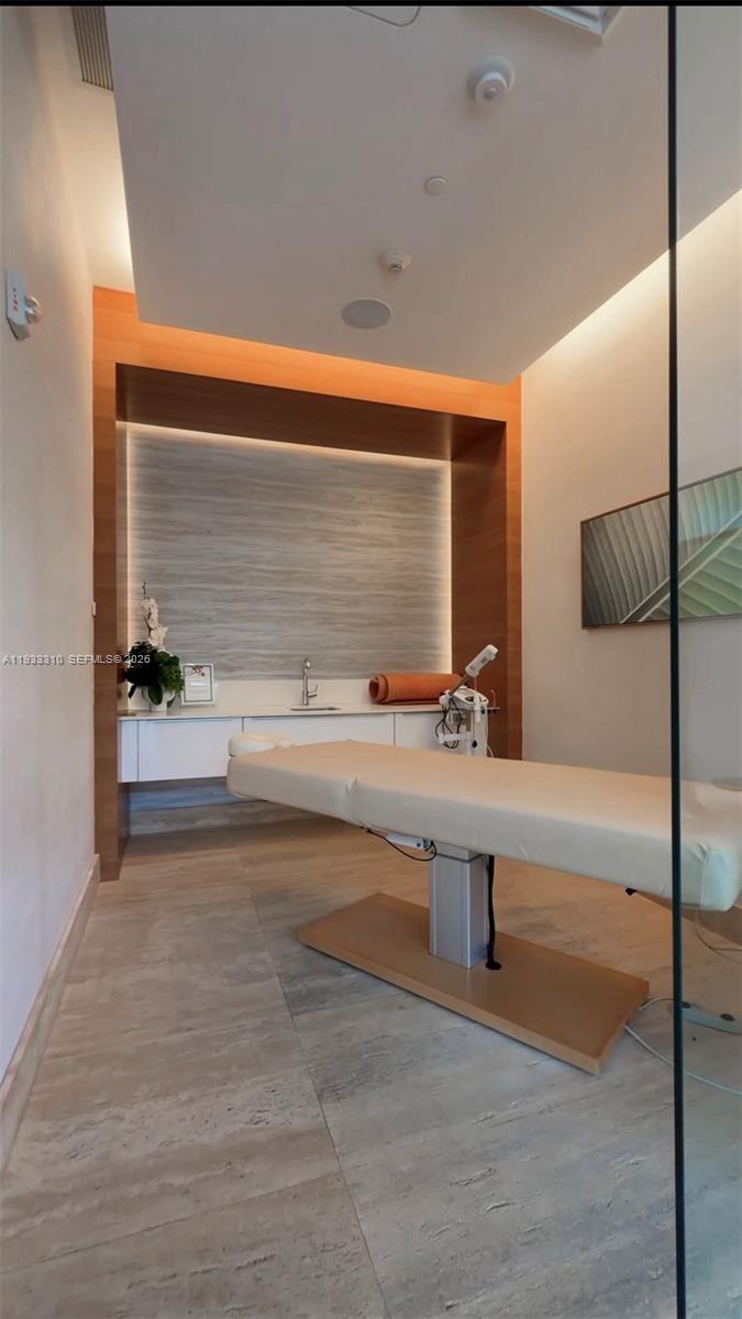 THE HARBOUR SOUTH CONDO - Residential