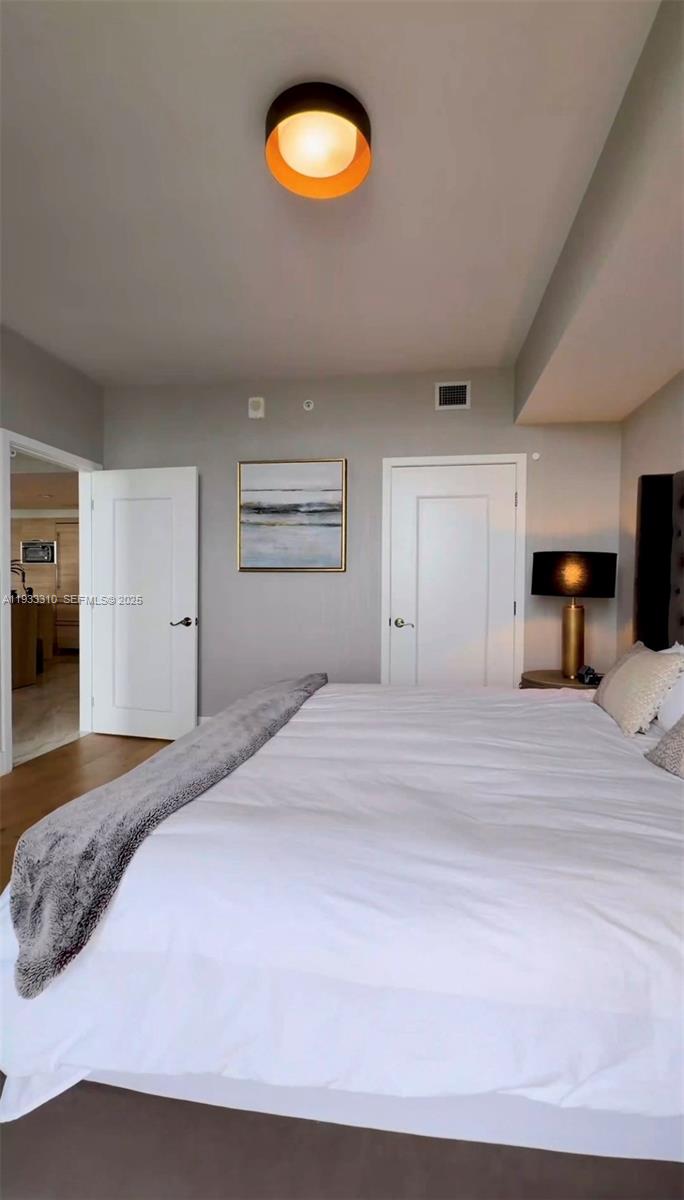 THE HARBOUR SOUTH CONDO - Residential