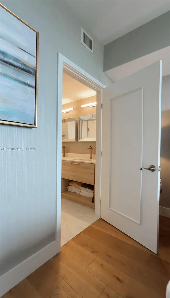 THE HARBOUR SOUTH CONDO - Residential