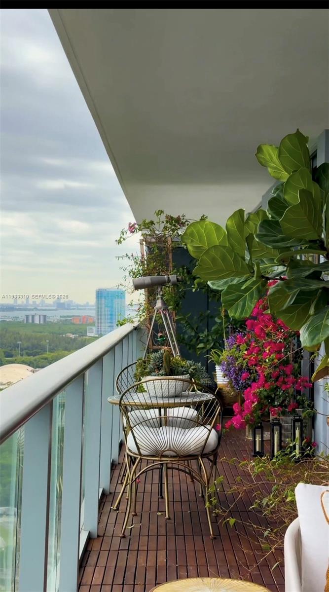 THE HARBOUR SOUTH CONDO - Residential