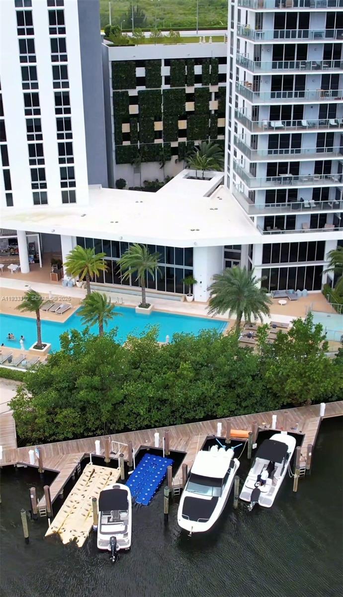 THE HARBOUR SOUTH CONDO - Residential