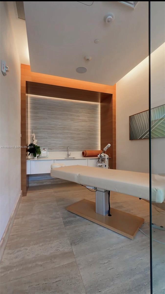 THE HARBOUR SOUTH CONDO - Residential