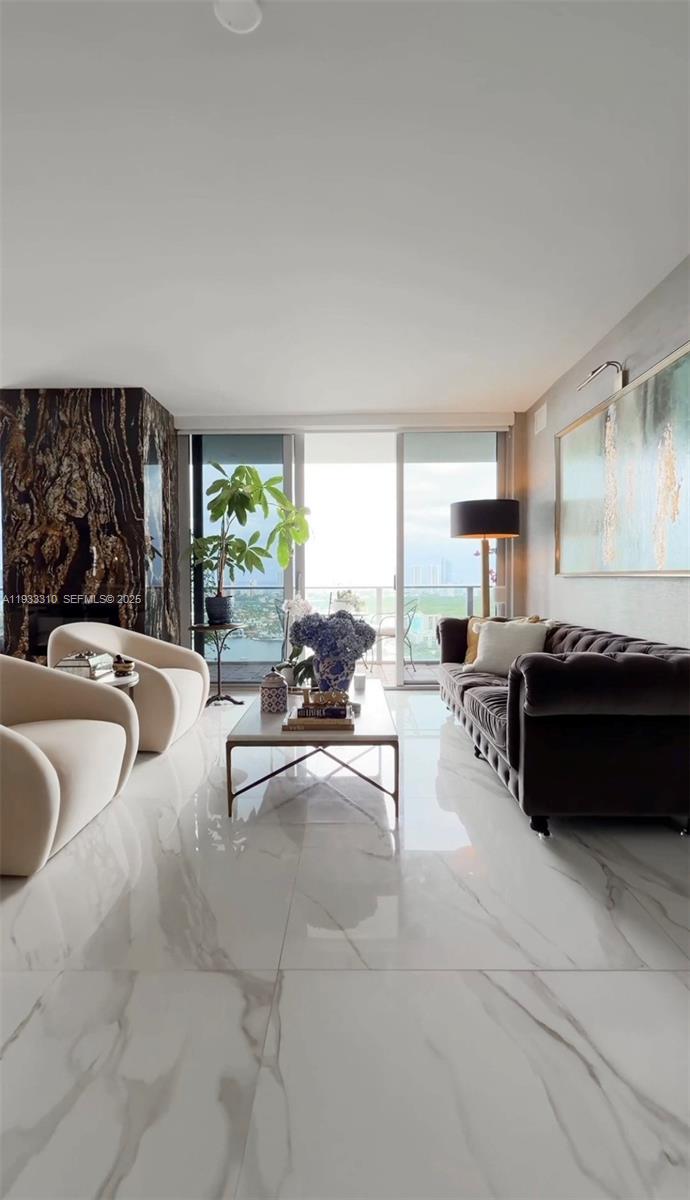 THE HARBOUR SOUTH CONDO - Residential