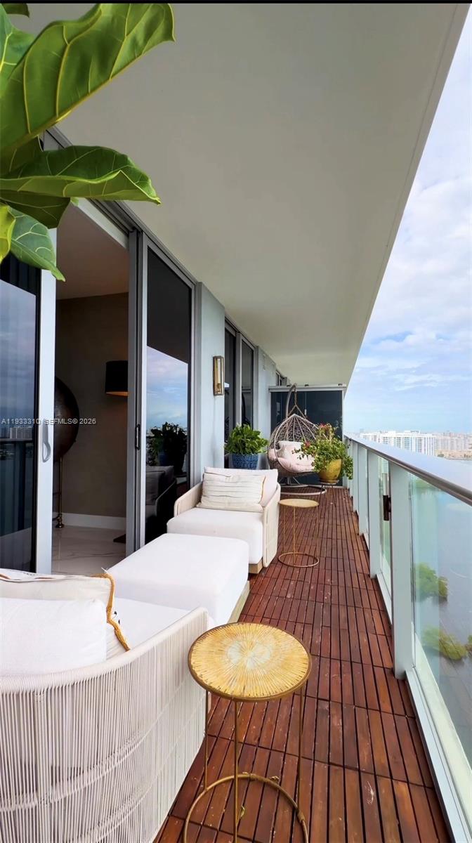 THE HARBOUR SOUTH CONDO - Residential