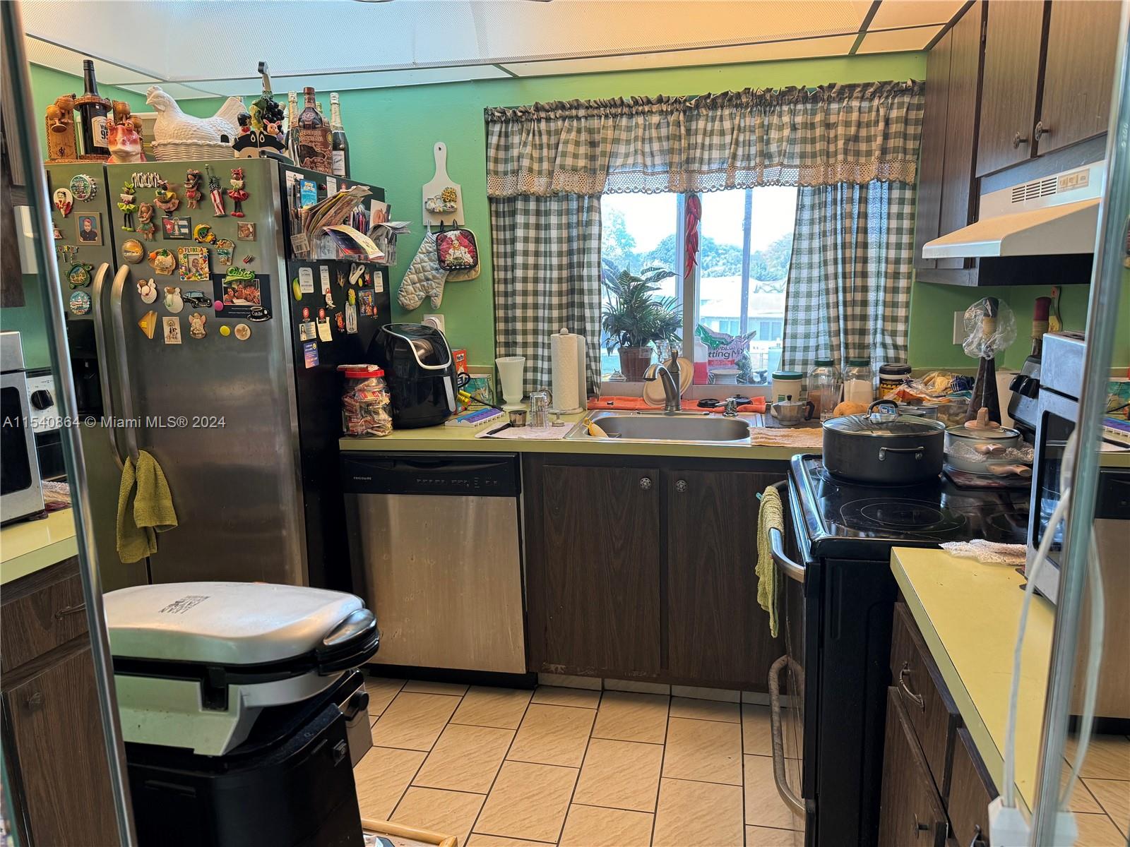LIME BAY CONDOMINIUM 6 - Residential