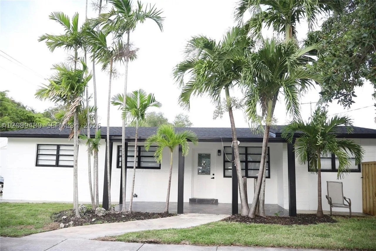 View photos, virtual tours, details... 3955 SW 69th Ave