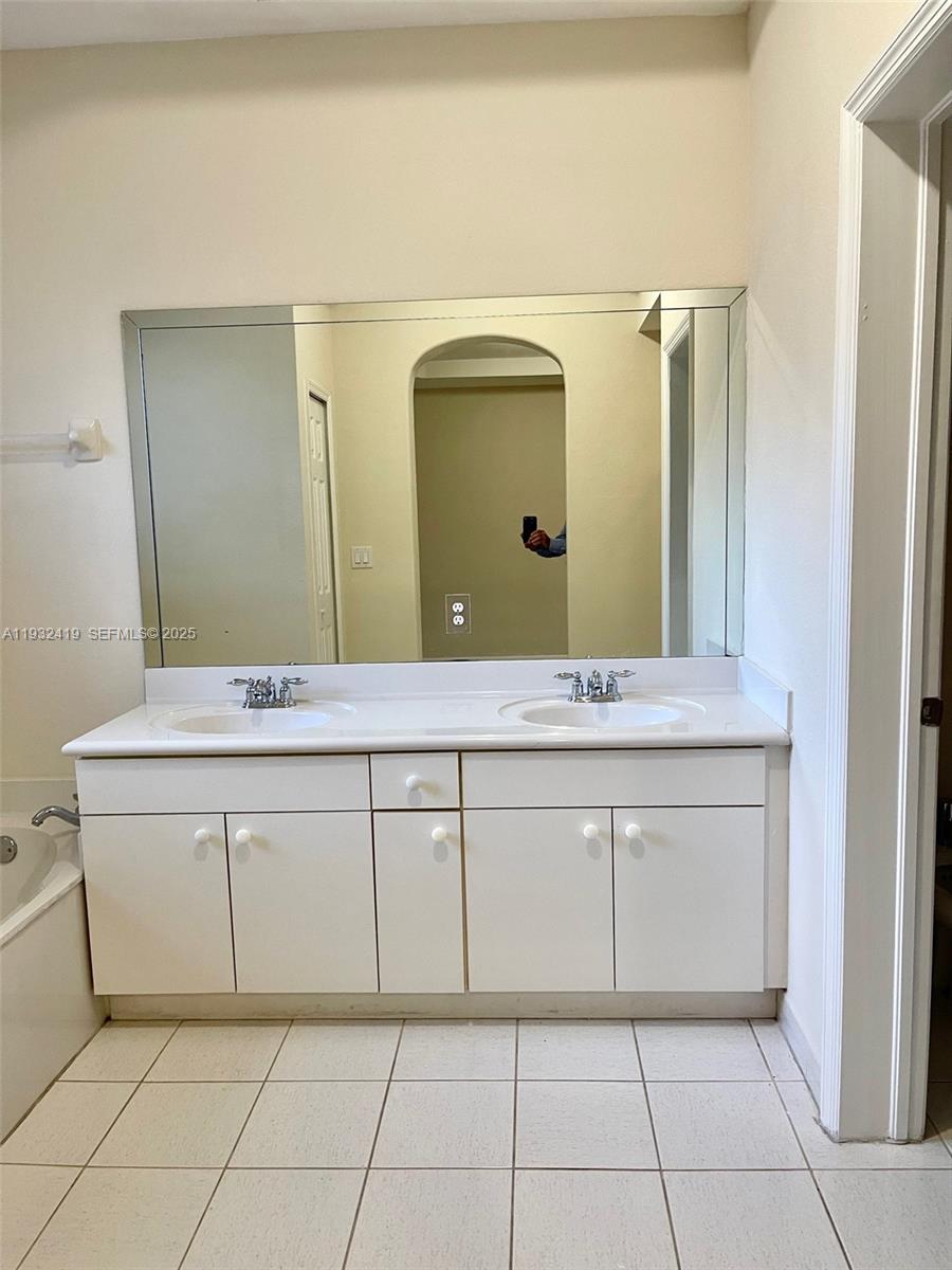 KENDALLAND - Residential Lease