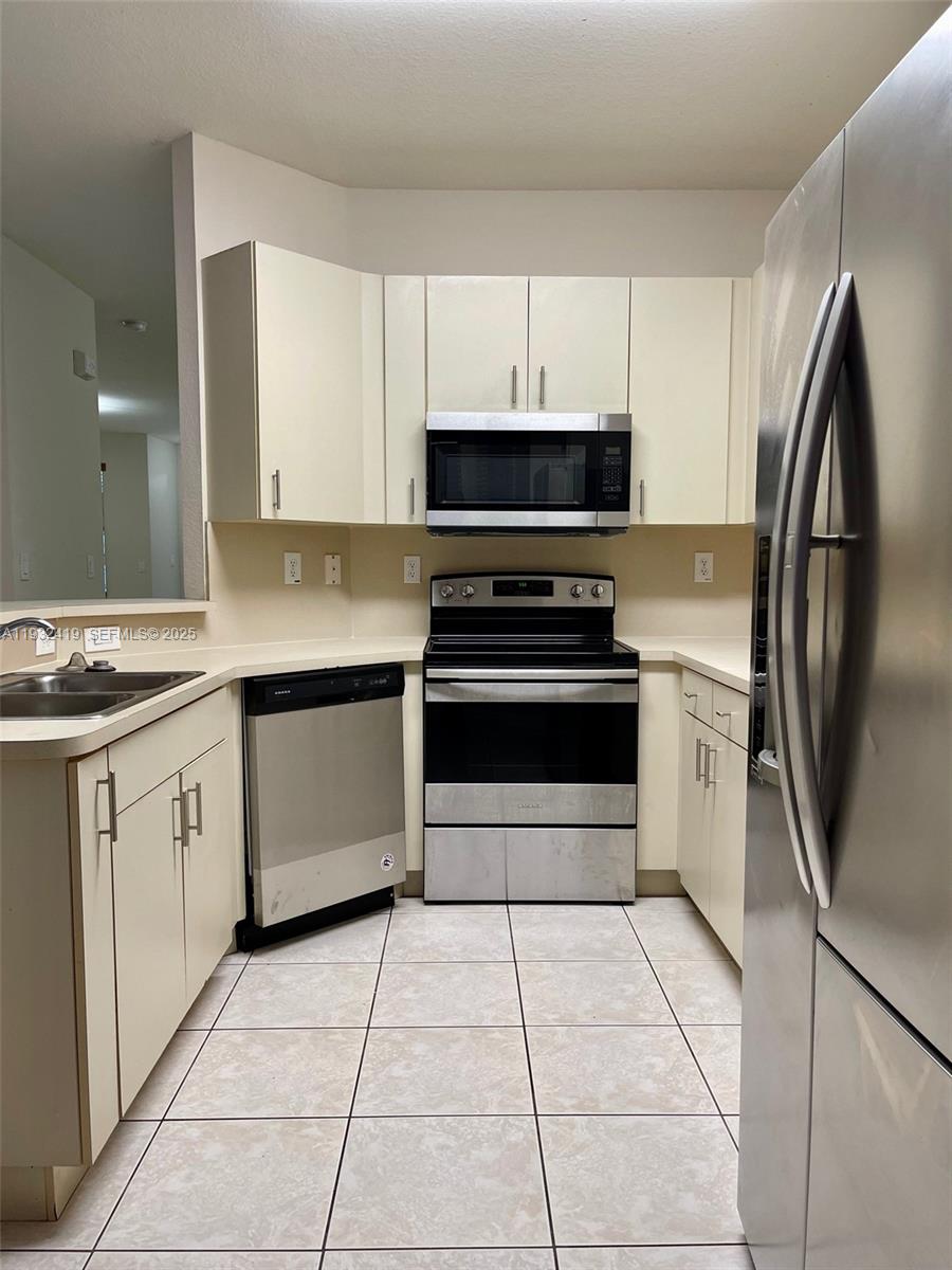 KENDALLAND - Residential Lease